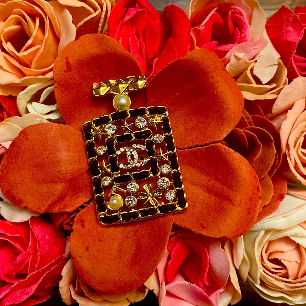 CC Perfume bottled brooch •5